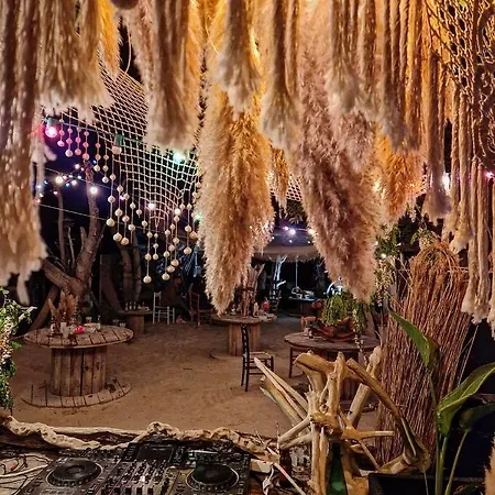 Guinguette Pour Faire La Fete Saint-Laurent-dʼAigouze